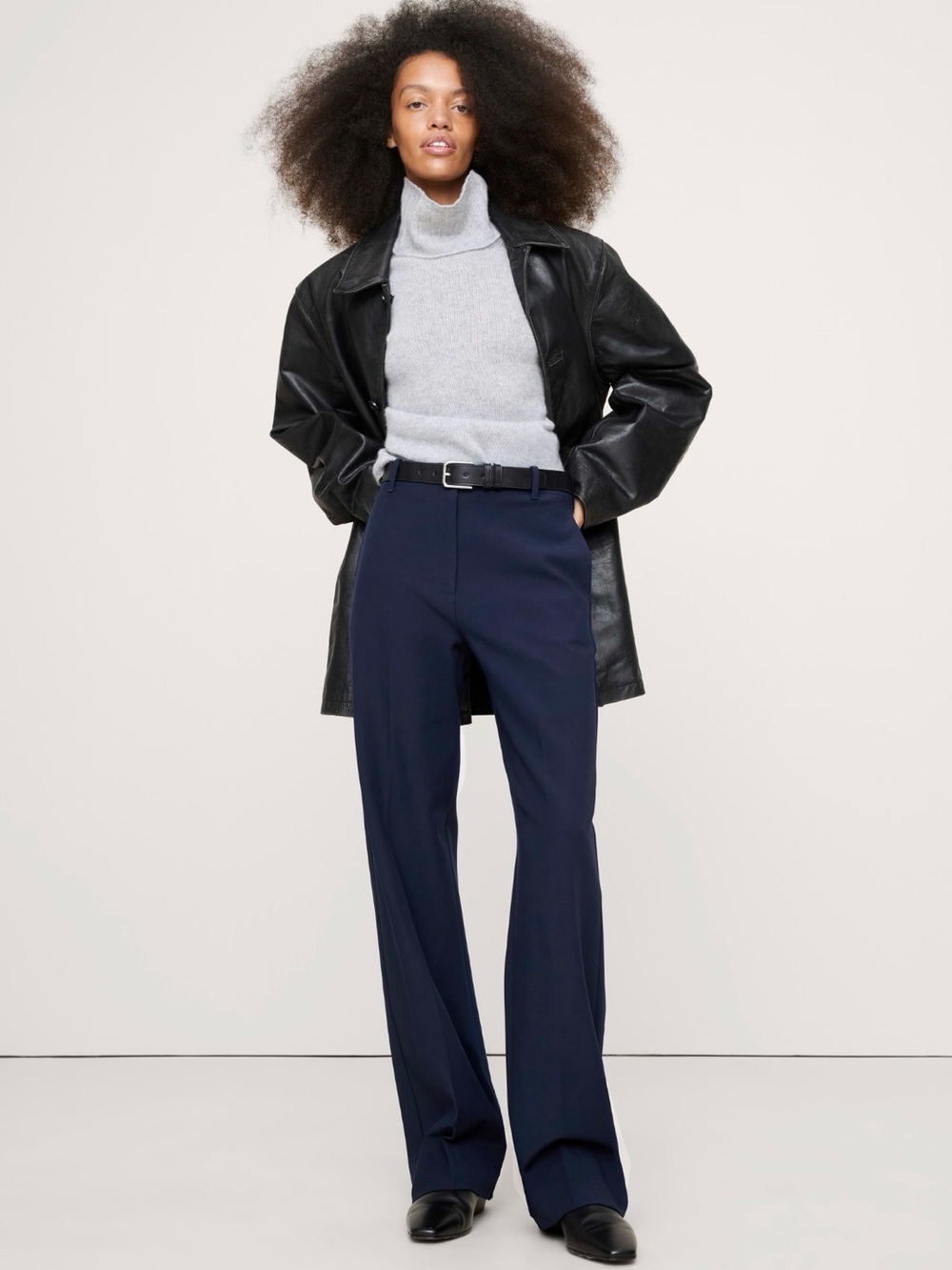 Banana Republic Ultra High Rise Modern Straight City Stretch Pant Navy. Size 0